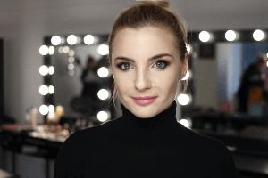 Cabin crew photographer — CabinCrew.uk; former cabin crew with Emirates, LOT, Ryanair and Wizz Air; recruitment photo studio London